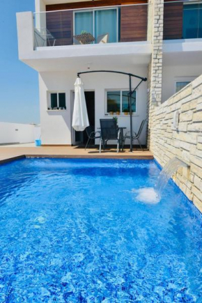 Melanos Residence 2 bdrm townhouse with private pool